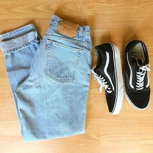 🛑SOLD🛑 Levi’s 550 tapered leg relaxed fit